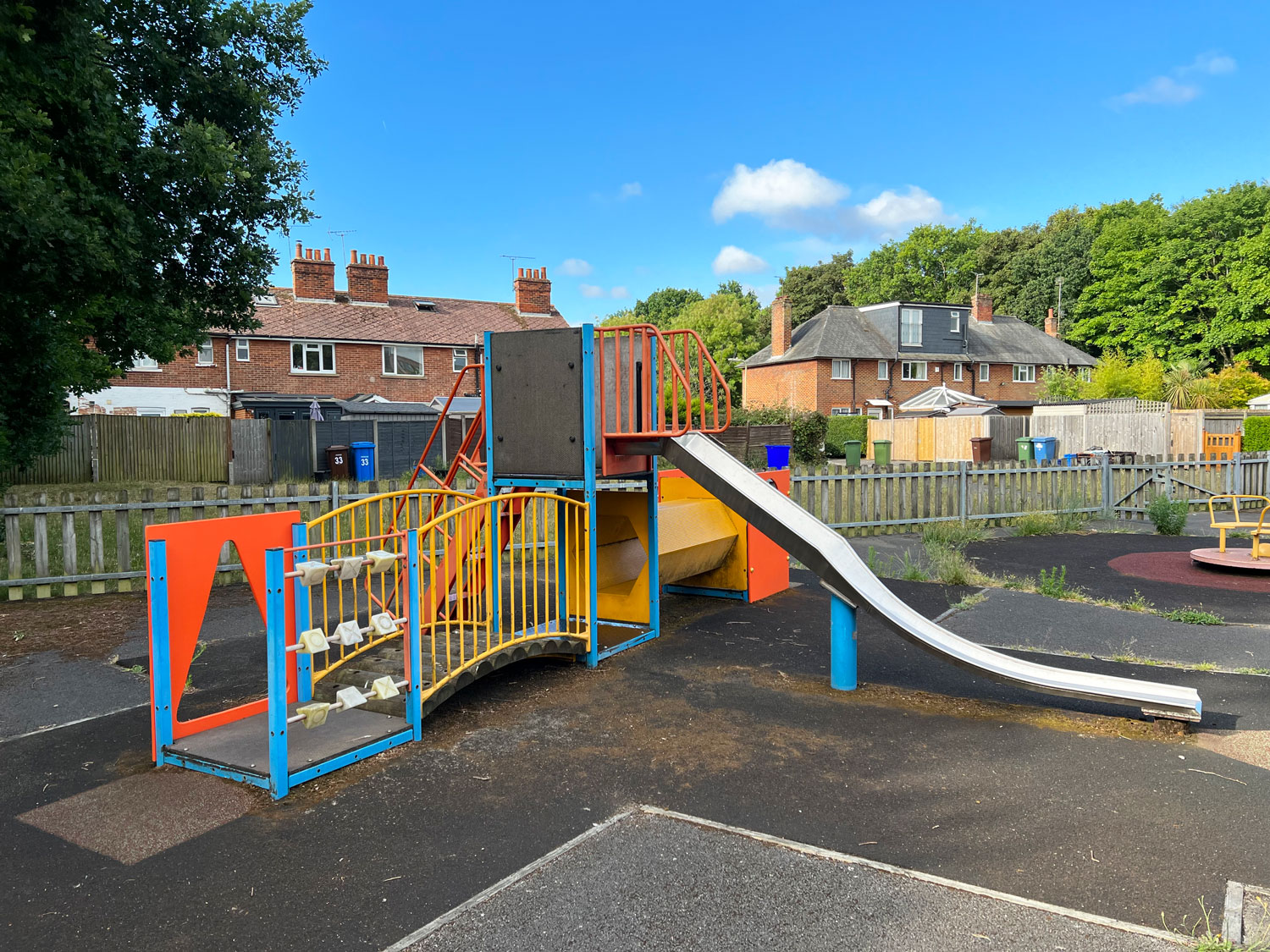 Elles Close Play Area in Farnborough, Hampshire